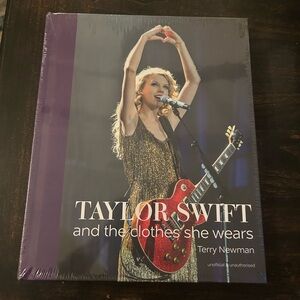 Taylor Swift and the Clothes She Wears Book